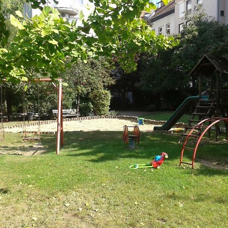 Lily Apartman Βουδαπέστη Εξωτερικό φωτογραφία
